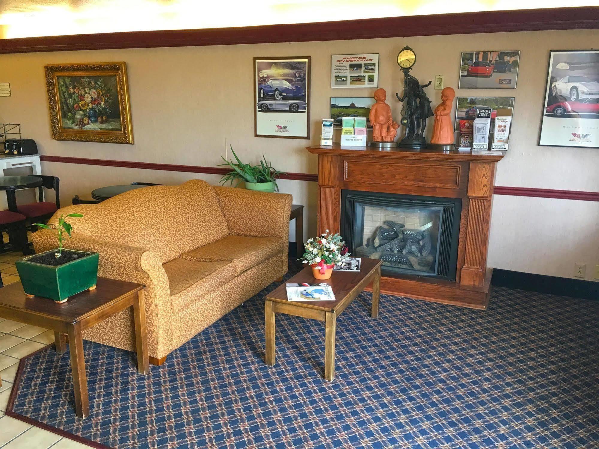 Country Hearth Inn - โบว์ลิงกรีน ภายนอก รูปภาพ